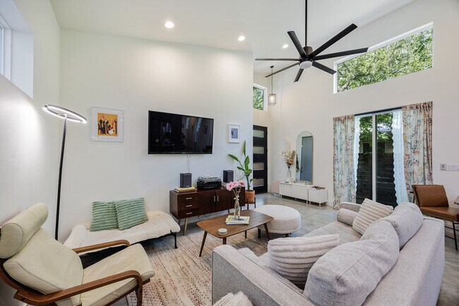 Foto del edificio - 1125 Denfield St