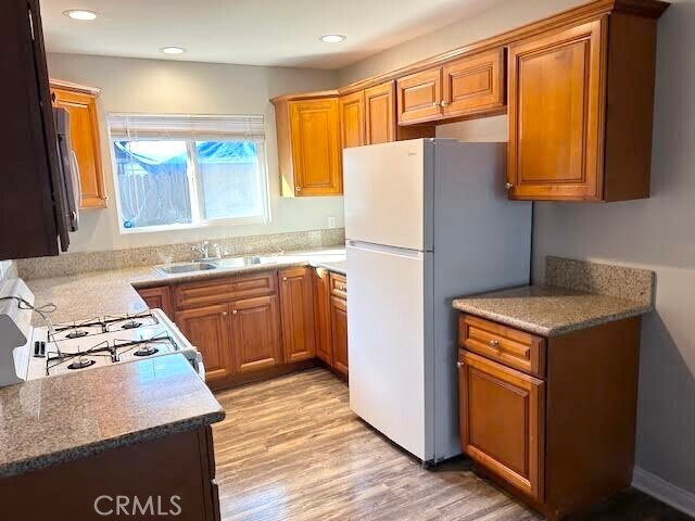 Foto del edificio - 1265 Olive Tree Ln