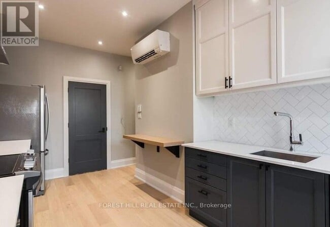 Photo du bâtiment - 1216 Dundas St W