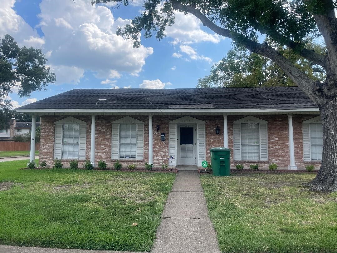 Foto principal - 9303 Roos Rd