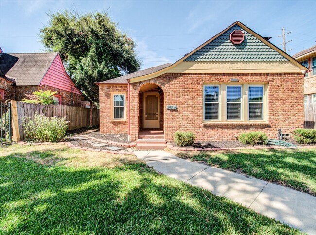 Building Photo - 2608 Rosewood St