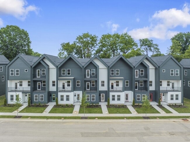Building Photo - 612 Markham St