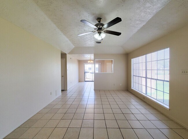 Foto del edificio - NICE 3 BEDROOM 2 BATH DUPLEX IN CYPRESS AREA