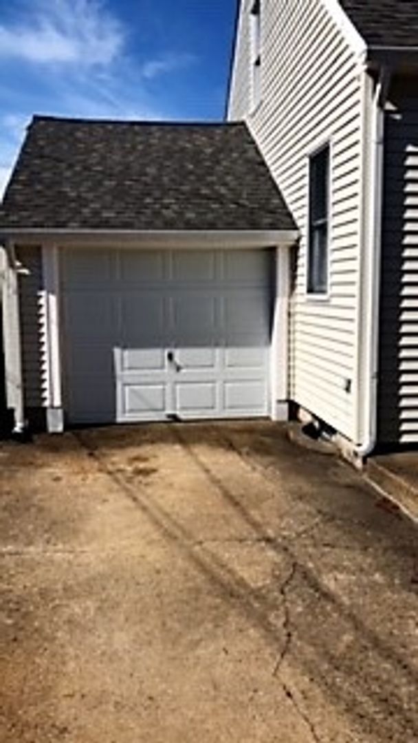 Building Photo - Charming Cape 2 bed and den /1.5 bath in W...