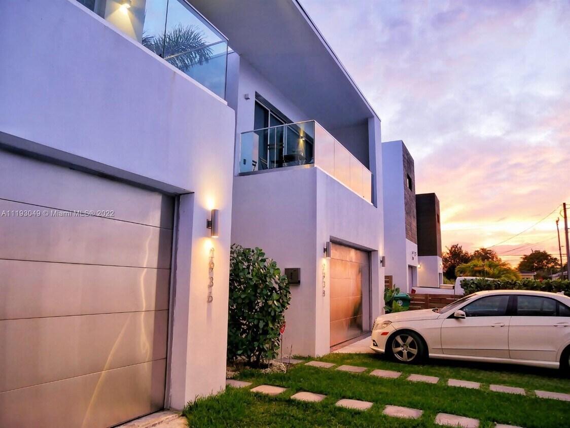 Foto principal - 2936 SW 27th Ter