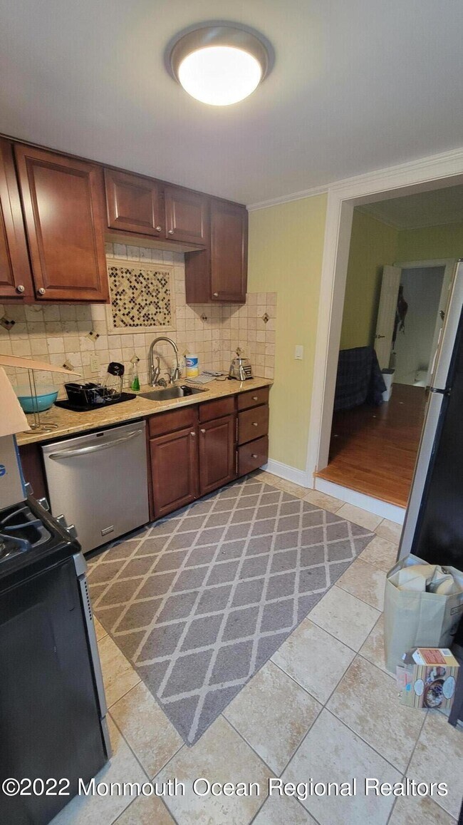 102 Wallace St, Red Bank, NJ 07701 Townhome Rentals in Red Bank NJ