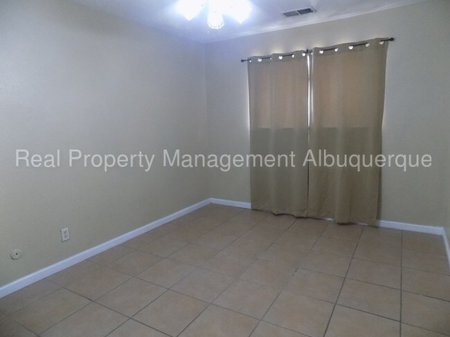 Foto del edificio - 3200 Comanche Rd NE