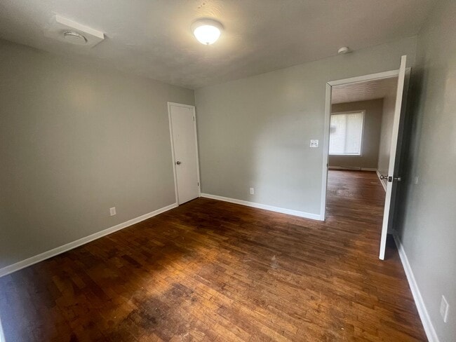 Building Photo - Spacious 4 bedroom home with a detached 2 ...