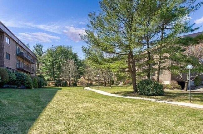 Foto del edificio - 8 Ledgewood Way