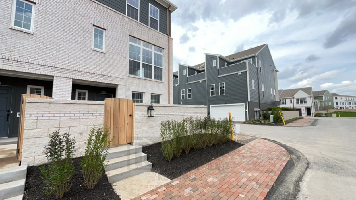 Primary Photo - Brand New Beautiful Townhome in Cranberry!