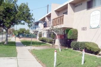 Building Photo - 1021 W 161st St