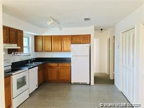Primary Photo - 313 Lewis Ln