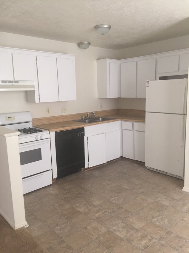 Primary Photo - 2 Bedroom, 1 bath deplux, near shopping