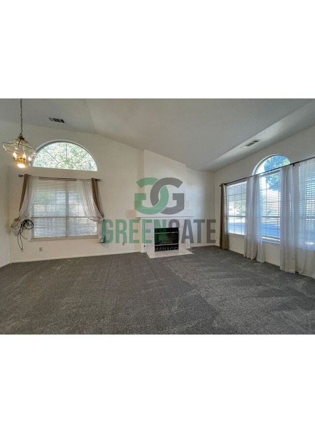 Building Photo - 4 BEDROOM 2.5 BATH 2 STORY HOME AVAILABLE ...
