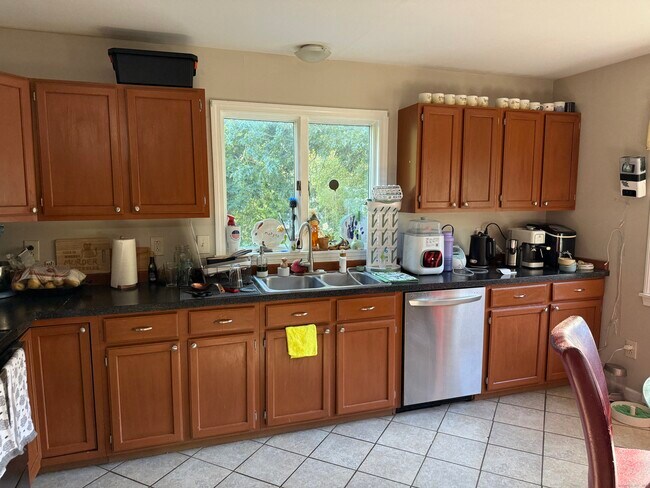 Foto del edificio - 308 Noank Ledyard Rd