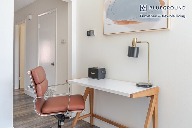 Foto del edificio - 801 Middlefield Rd