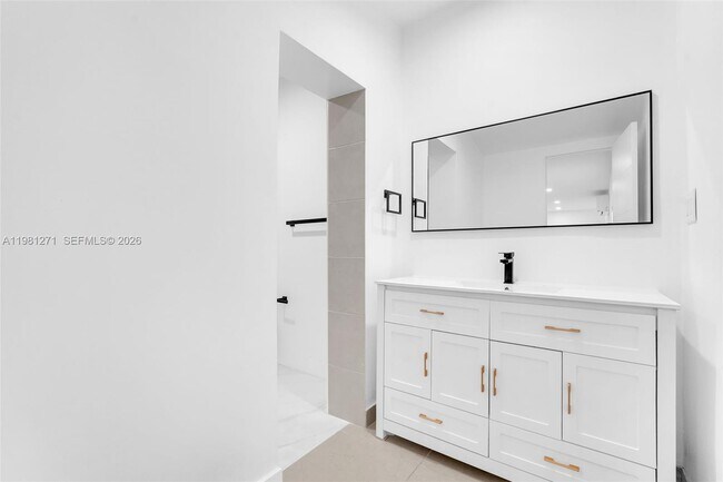 Building Photo - 2419 Coolidge St