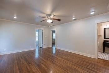 Building Photo - 106 E 16th St