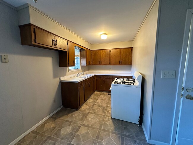 Foto del edificio - Come look at this 2-bedroom 1-bath home in...