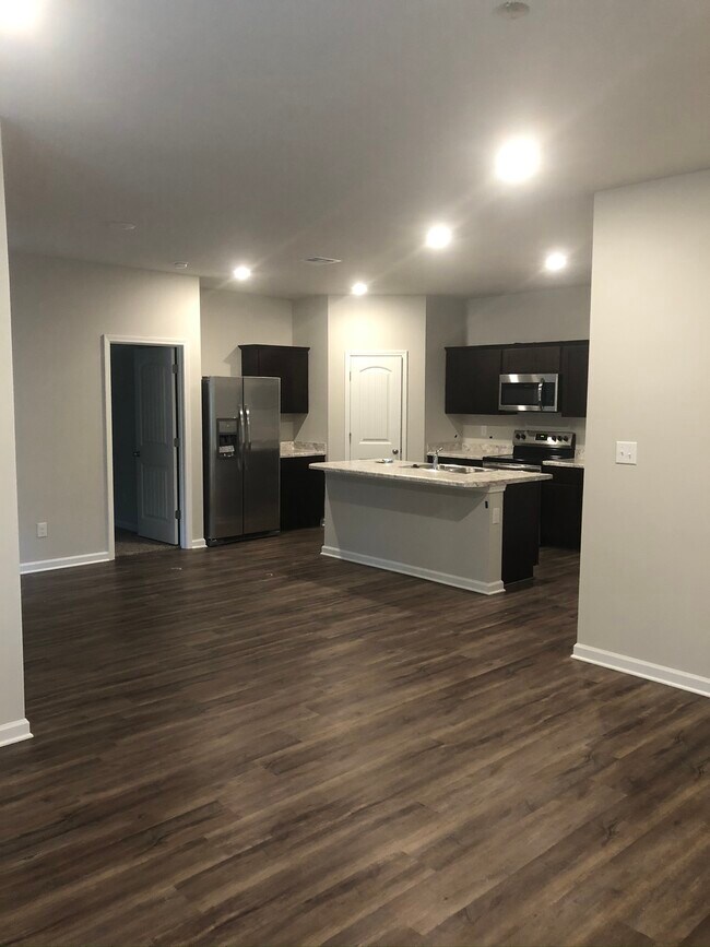 Foto del edificio - 23172 Rosa Blvd