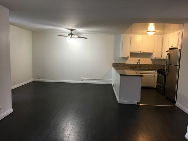 Building Photo - 132 E Adams Blvd