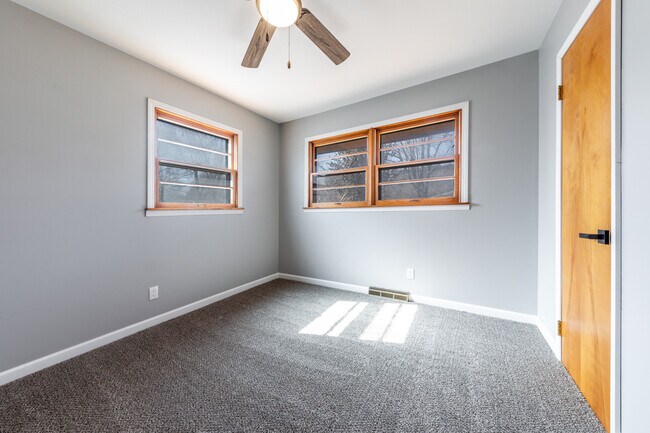 Building Photo - 1933 Judson St