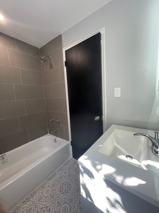Foto del edificio - 6051 N Paulina St