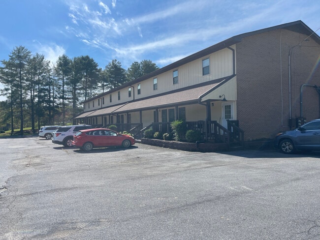 Building Photo - 1021 Fall Creek Rd