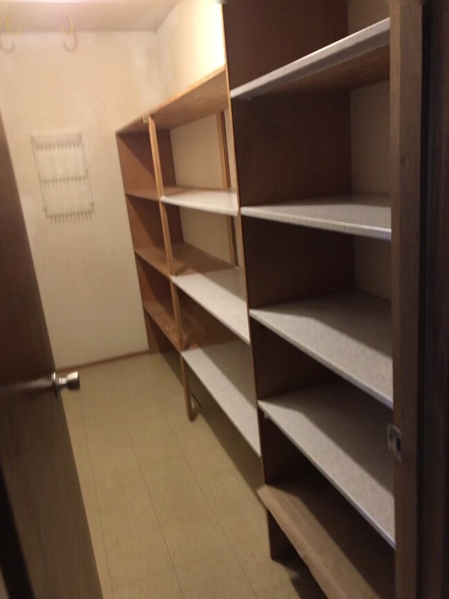 Building Photo - Somerset LLC