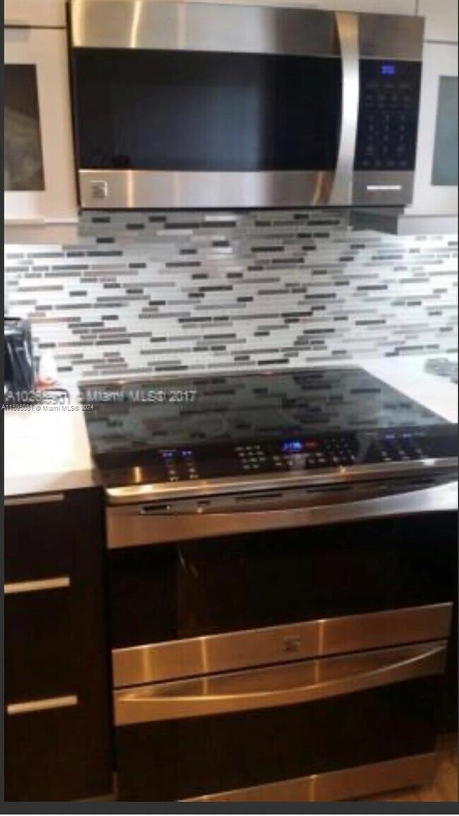 Foto del edificio - 6001 NW 114th Ct