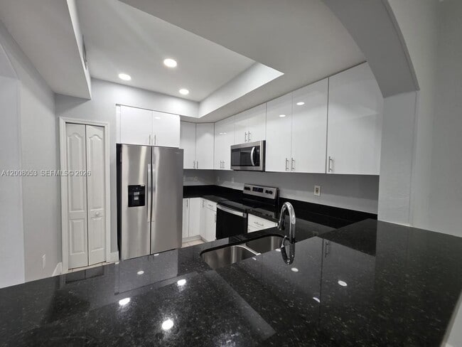 Foto del edificio - 8874 W Flagler St