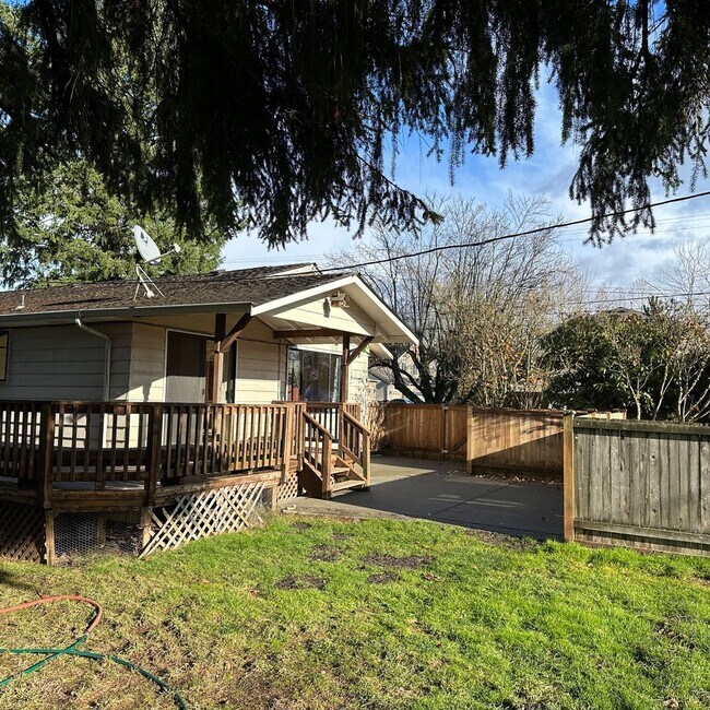 Foto del edificio - 3 bedroom, 1 bathroom located on Madison W...