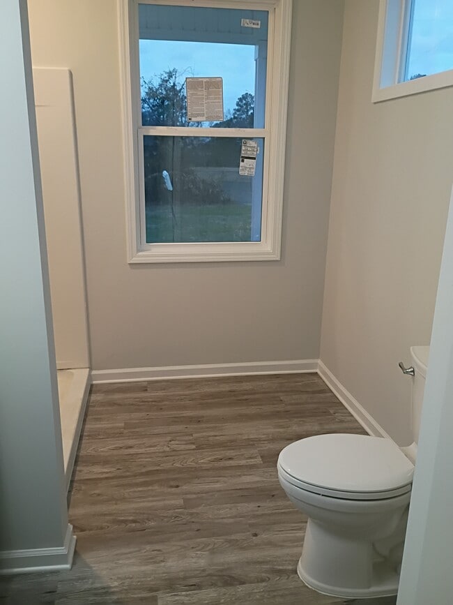 Foto del edificio - 121 Rose Lk Dr