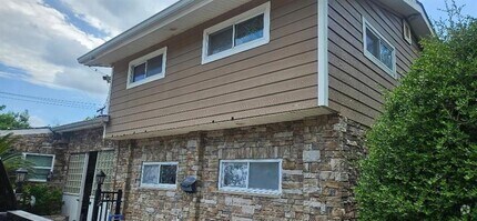 Building Photo - 5927 Moonmist Dr