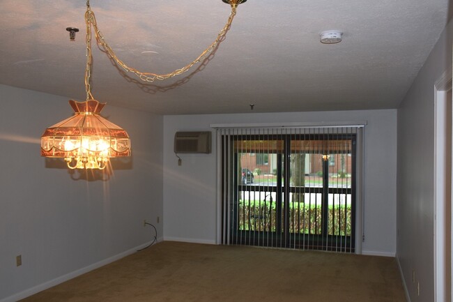 Foto del edificio - 300 Candlewood Park