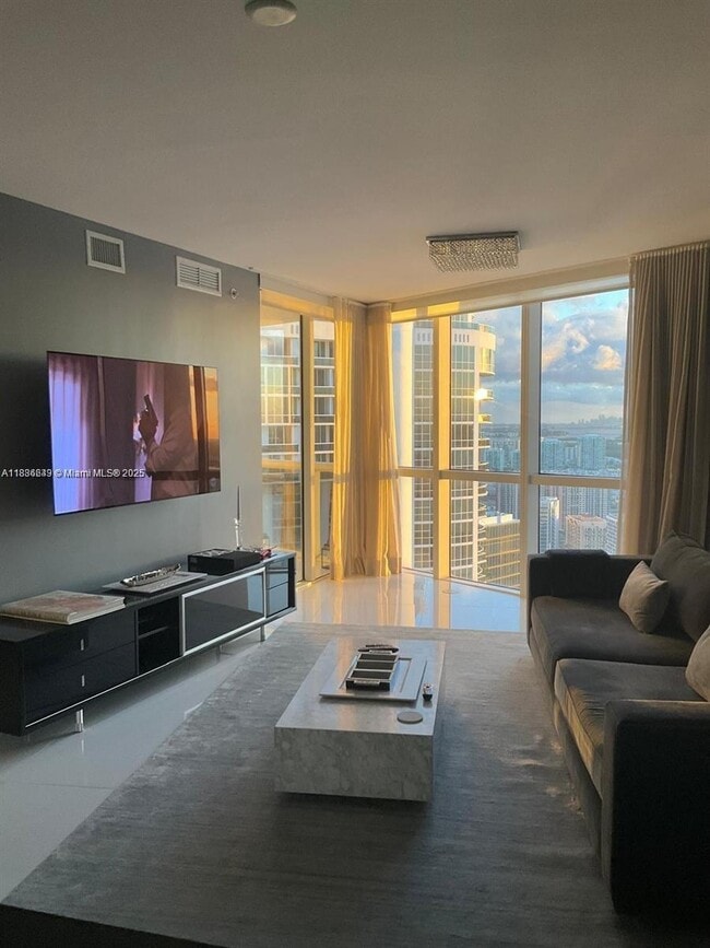 Foto del edificio - 18201 Collins Ave