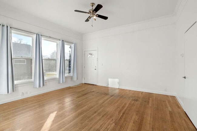 Building Photo - 331 Roberts St