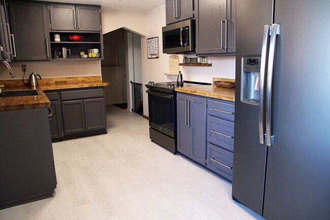 Building Photo - Incredible 5 bedroom Home in Westminster