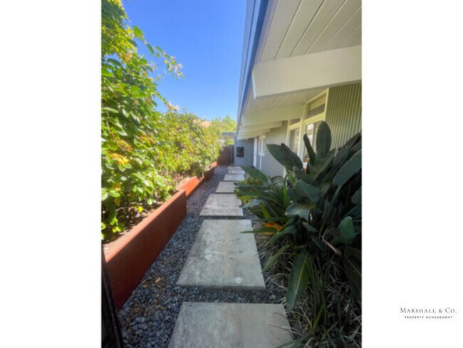 Foto del edificio - REMODELED EICHLER, 4BR/2BA, HDWD FLRS, SM....