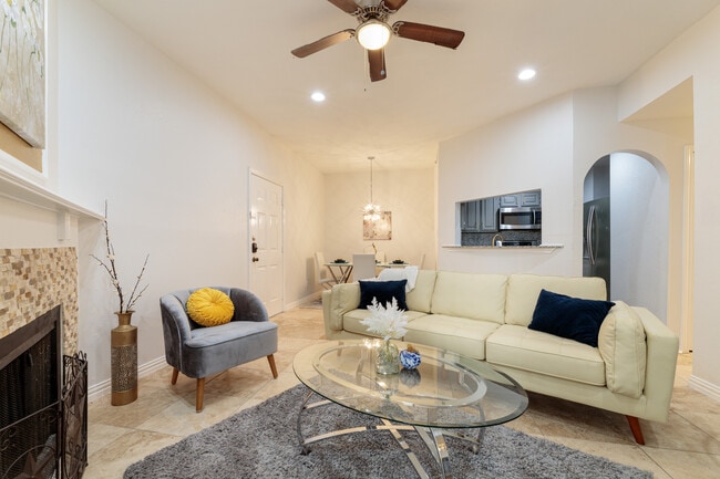 Building Photo - 3033 San Jacinto St