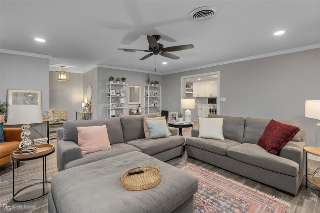 Foto del edificio - Beautiful Spacious home 5bd/3BA 2545sf on ...
