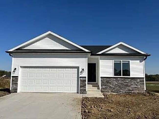 Building Photo - Family Home in Altoona - Available Now!
