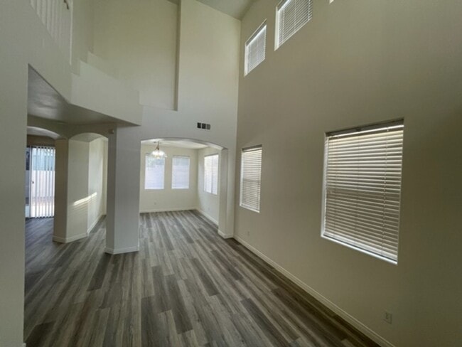 Building Photo - Great 4 Bedroom Remodeled Home In Peccole ...