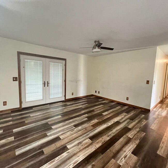 Building Photo - Move In Ready!