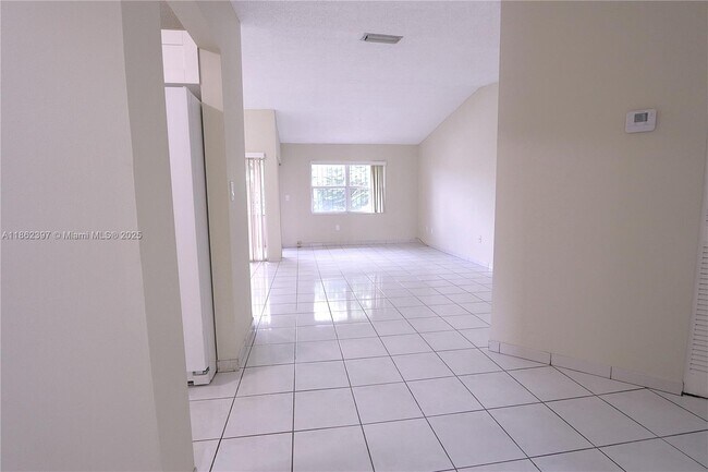 Foto del edificio - 11165 NW 7th St