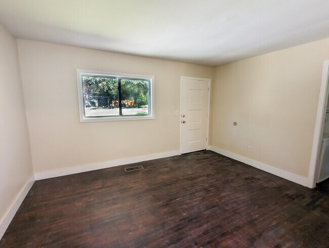 Building Photo - 2889 Delray Dr NW