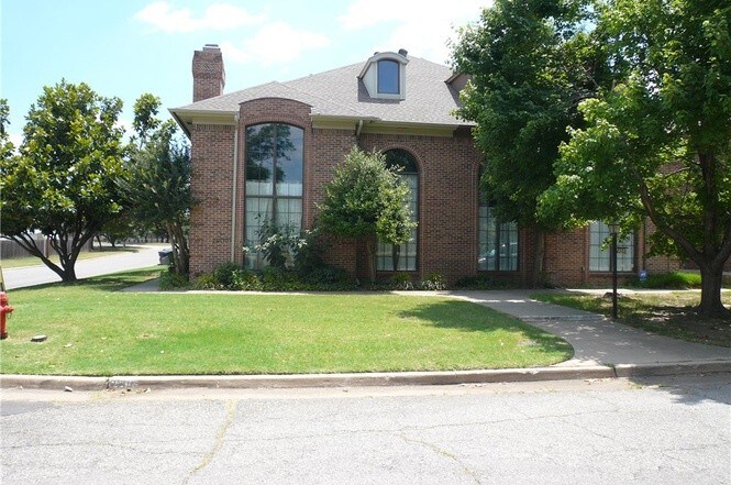 Primary Photo - 2200 NW 49th St
