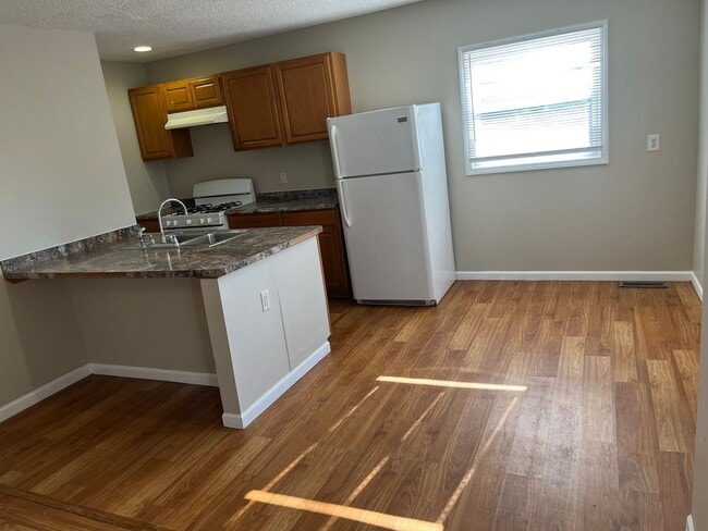 Building Photo - CAK Box House