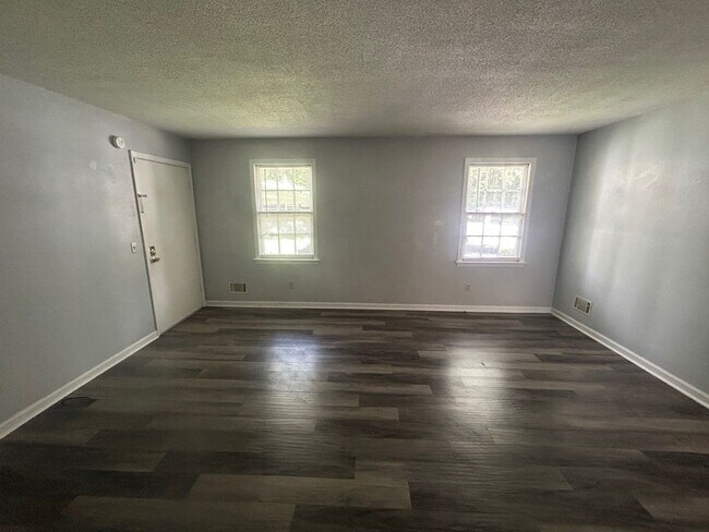 Foto del edificio - 715 Montague Rd