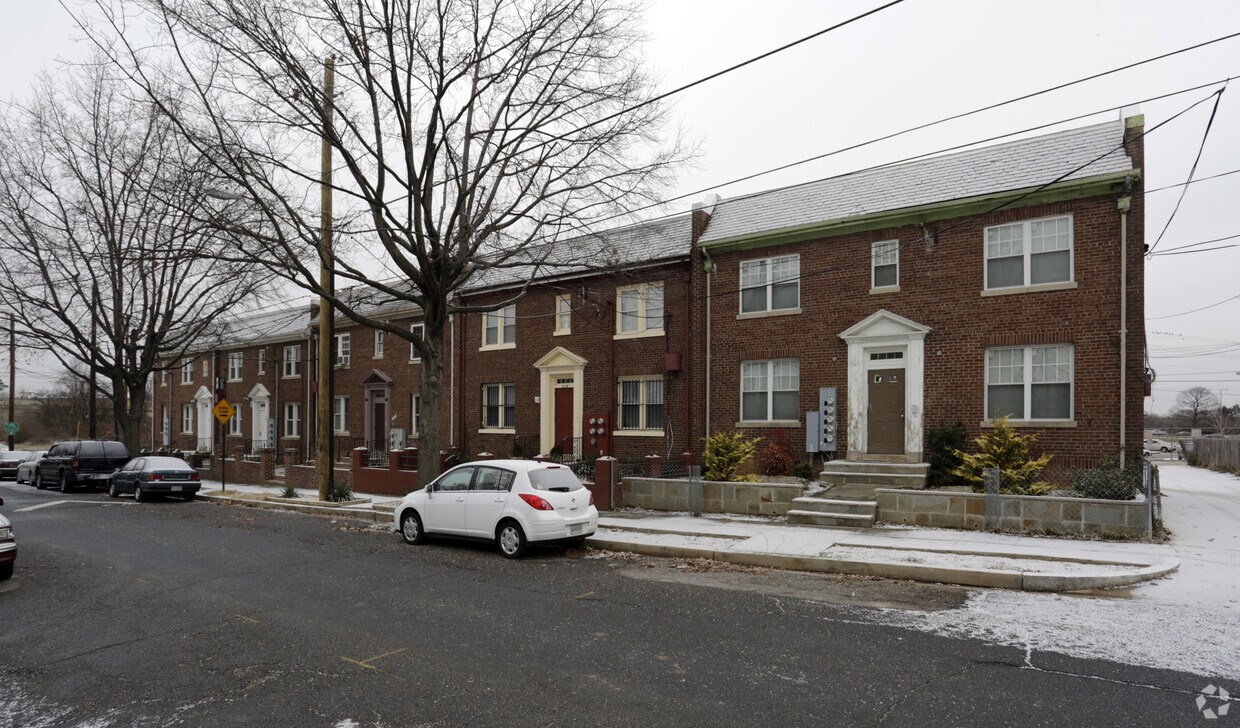 Foto del edificio - 2208-2210 Nicholson St SE